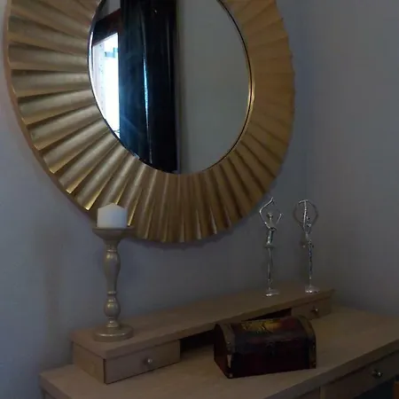 Mary's Place Apartment *